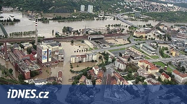 Povodeň zaplavila třetinu Holešovic, následky řeší pražská čtvrť dodnes